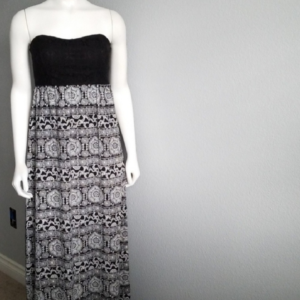 🌺NWOT Black Maxi Dress white print design🌺